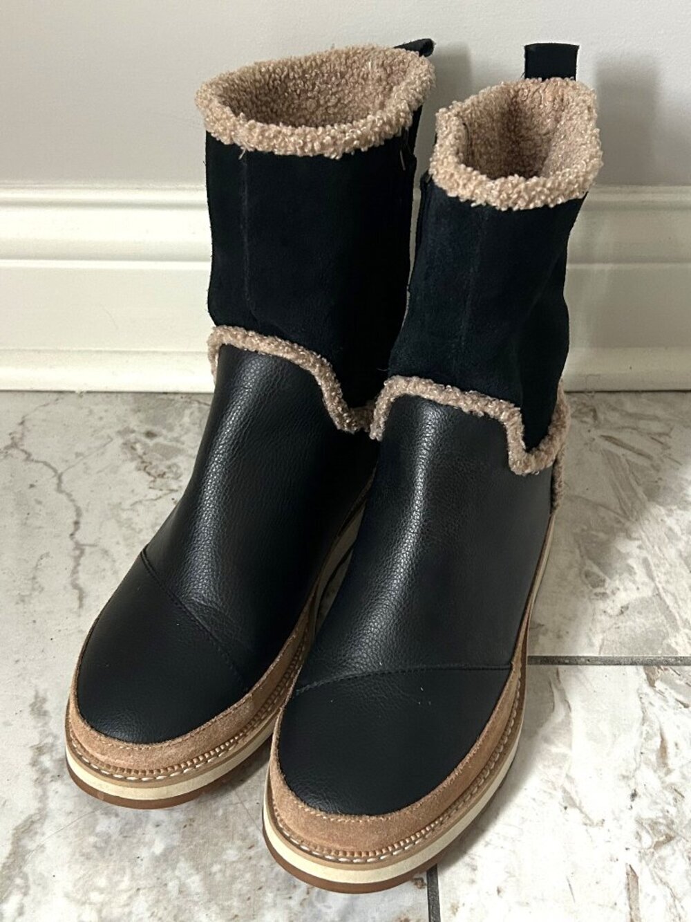 TOMS Makenna Womens 6.5 Black Leather Faux Fur Lined Winter Boots 10014172 - Picture 2 of 9
